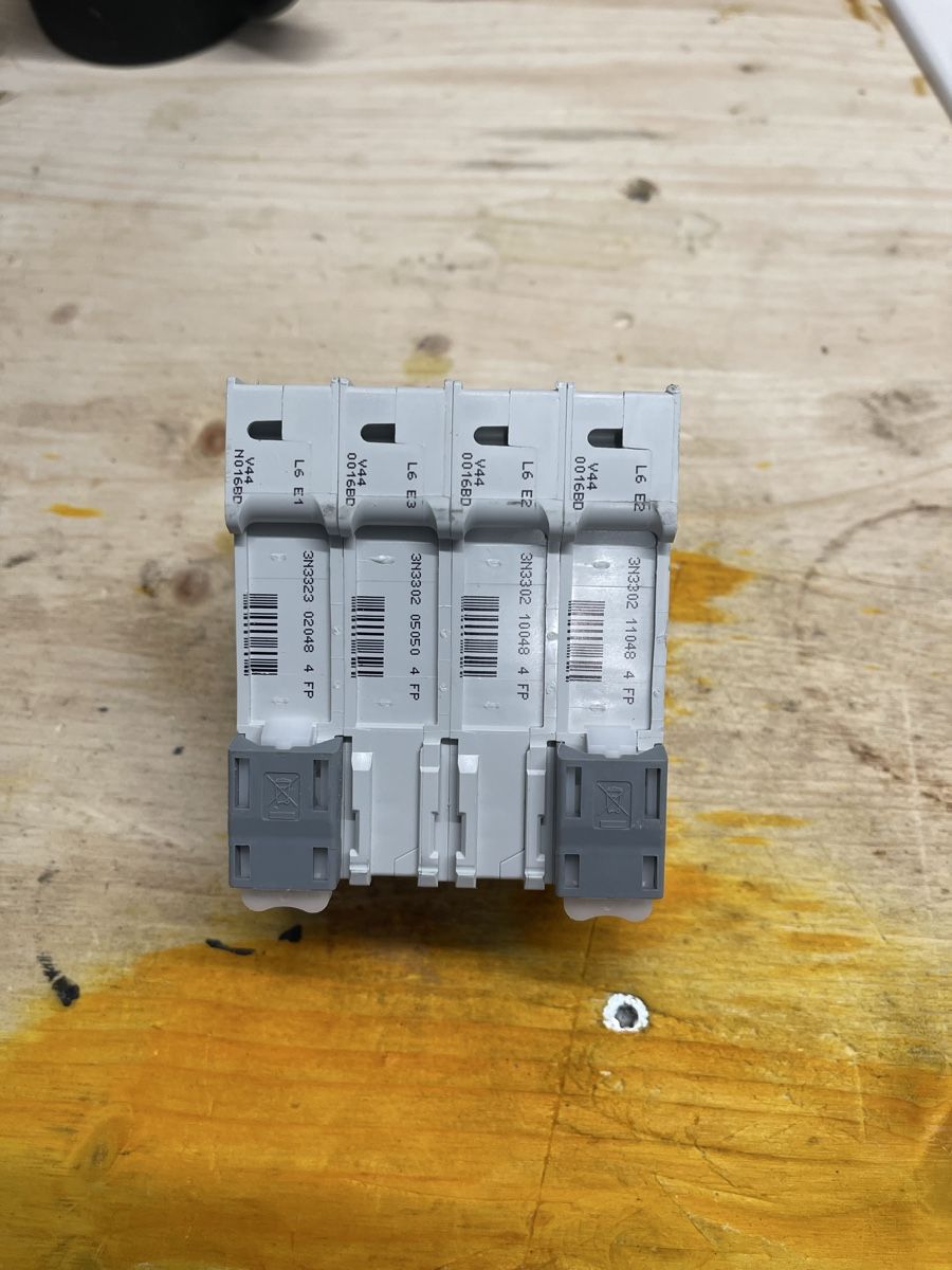 Hager Componenti elettronici: Hager LS B16 4P – Usato da Laupersdorf venduto da san_8lq9 2