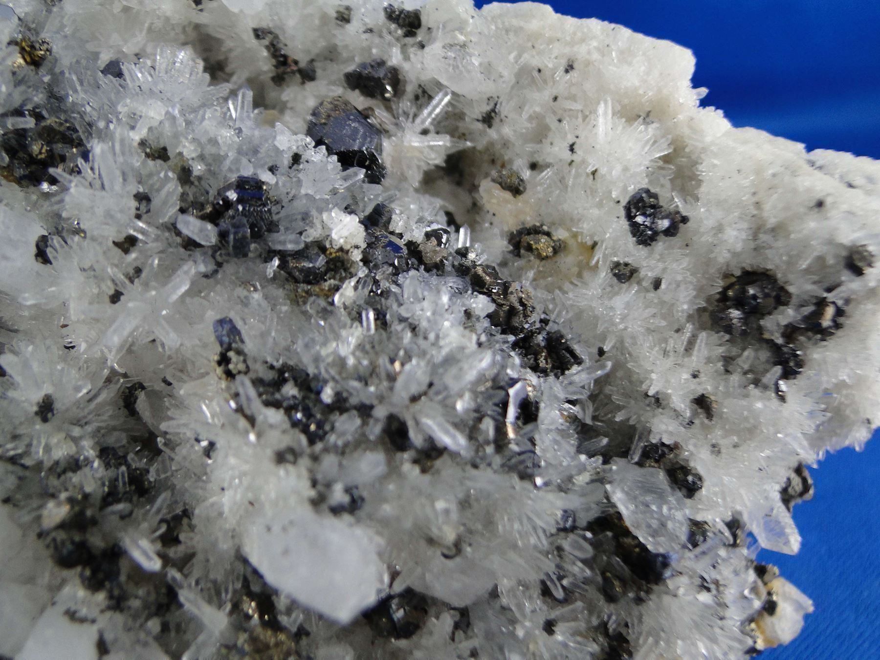 Minerali & Pietre curative: Bournonit mit Sphalerit auf Bergkristall – Usato da Schinznach Bad venduto da Demerald 9