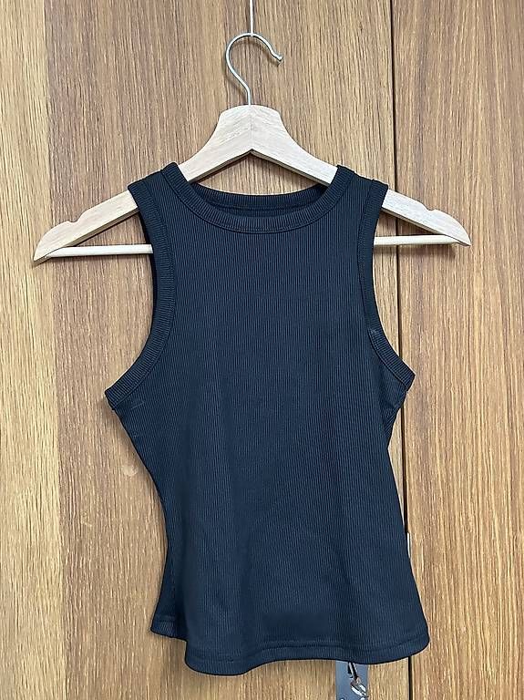 Shein Top: schwarzes Trägershirt – Usato da Gais venduto da T_iziana
