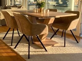 Tisch inkl. 4 Stühle