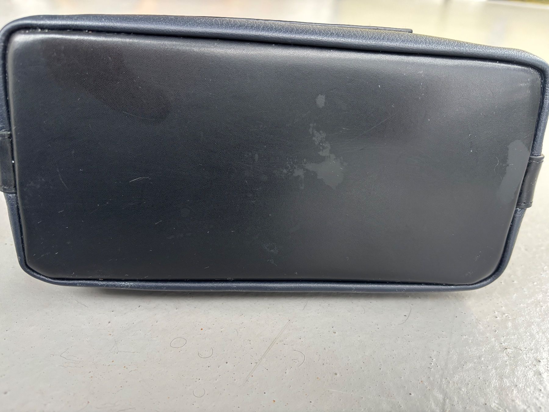 Porsche Custodie per cosmetici: Porsche Design Leather Toiletry Bag, Navy, VG Condition – Usato da Zollikon venduto da Ostendo 8