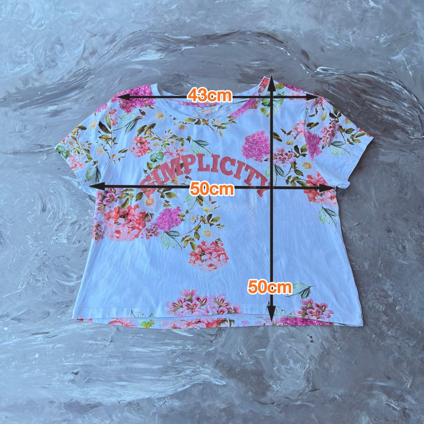 C&A T-shirt: T-shirt crop floral Clockhouse "Simplicity" – Usato da Thônex venduto da Suisse.Shopping 5