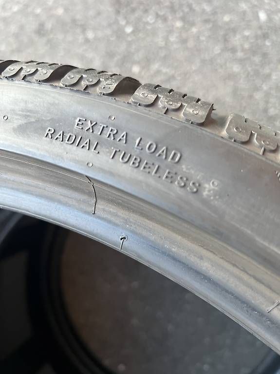 Pneumatici & Ruote complete: 2 x 285/30/22 Pirelli Winterreifen  – Usato da Frasnacht venduto da nobloff 5