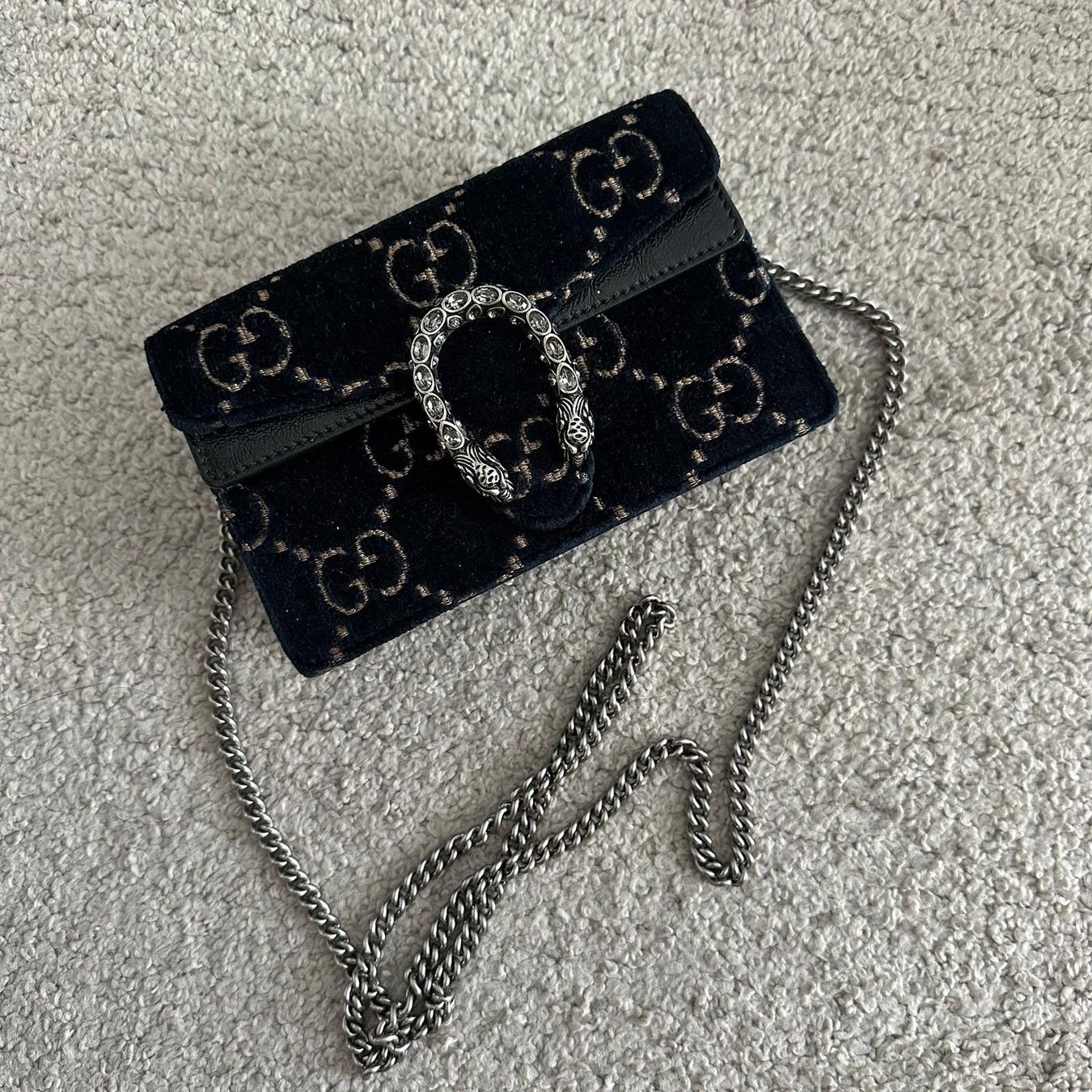 Gucci Borse da donna: mini Gucci en velours Dionysus – Usato da La Tour-de-Peilz venduto da DressingEKL 5
