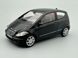 Mercedes-Benz A-Klasse - BR169 - 1:43 schwarz neu OVP
