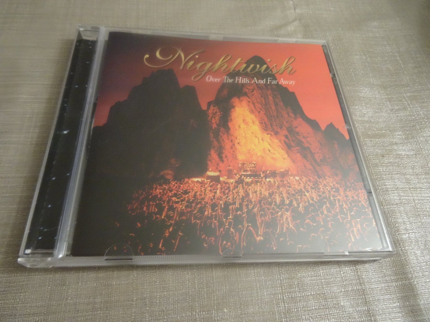 CD: Nightwish - Over the Hills (CD) – Usato da Olten venduto da Disc-Ausverkauf