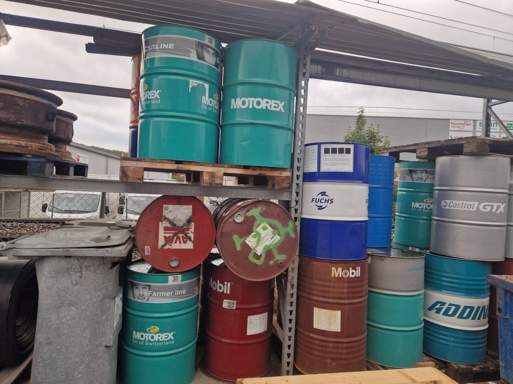 Accessori: Leeres 200 Liter Ölfass / Blech – Usato da Therwil venduto da Mr.Eddy