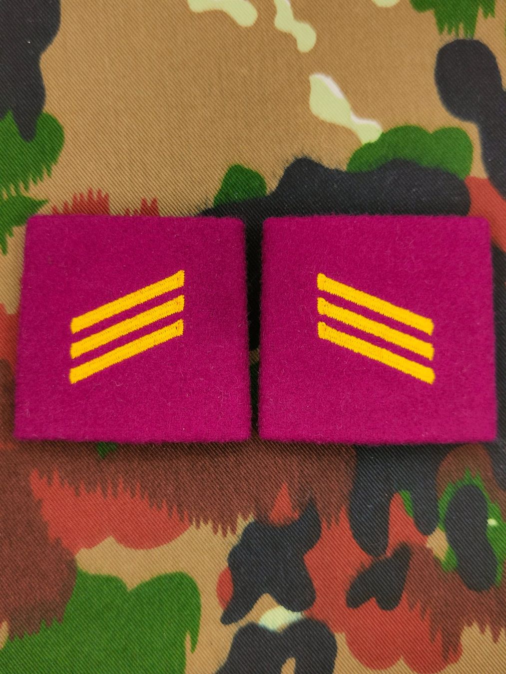 Schweizer Armee Uniformi: Schulterpatten Obergefreiter Set Ord. 2004, Variante 2 – Usato da Bauma venduto da SwissMilitaria