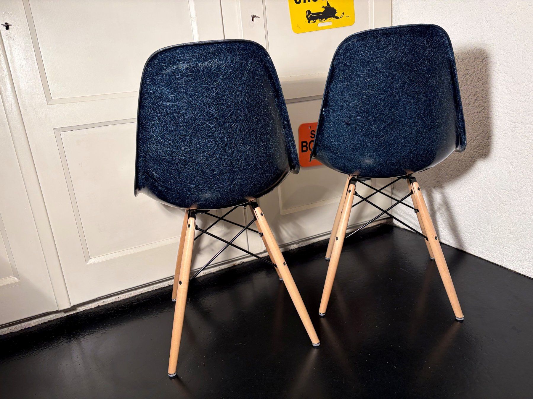 Eames Sedie: 2x Eames Vitra. Side Chairs in Navy blau – Usato da Liebefeld venduto da Dr.Eames 3