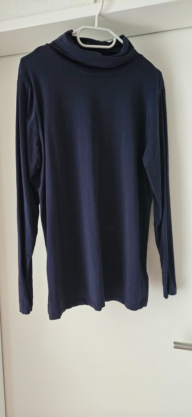 Maglioni & Felpe: Rollkragen Pullover Dunkelblau Gr. 44/46 – Usato da Zweidlen venduto da Shubli