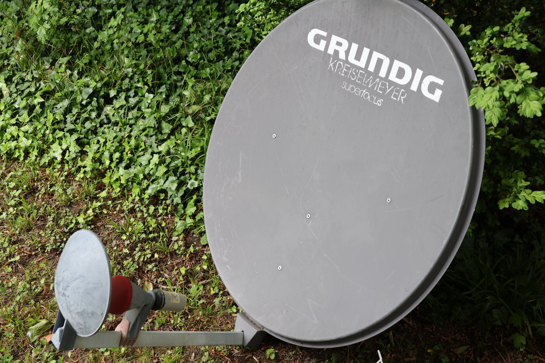 Antenne parabolique: Kreiselmeyer Doppelfocusantenne 90 cm – D'occasion à Benglen par Disney5