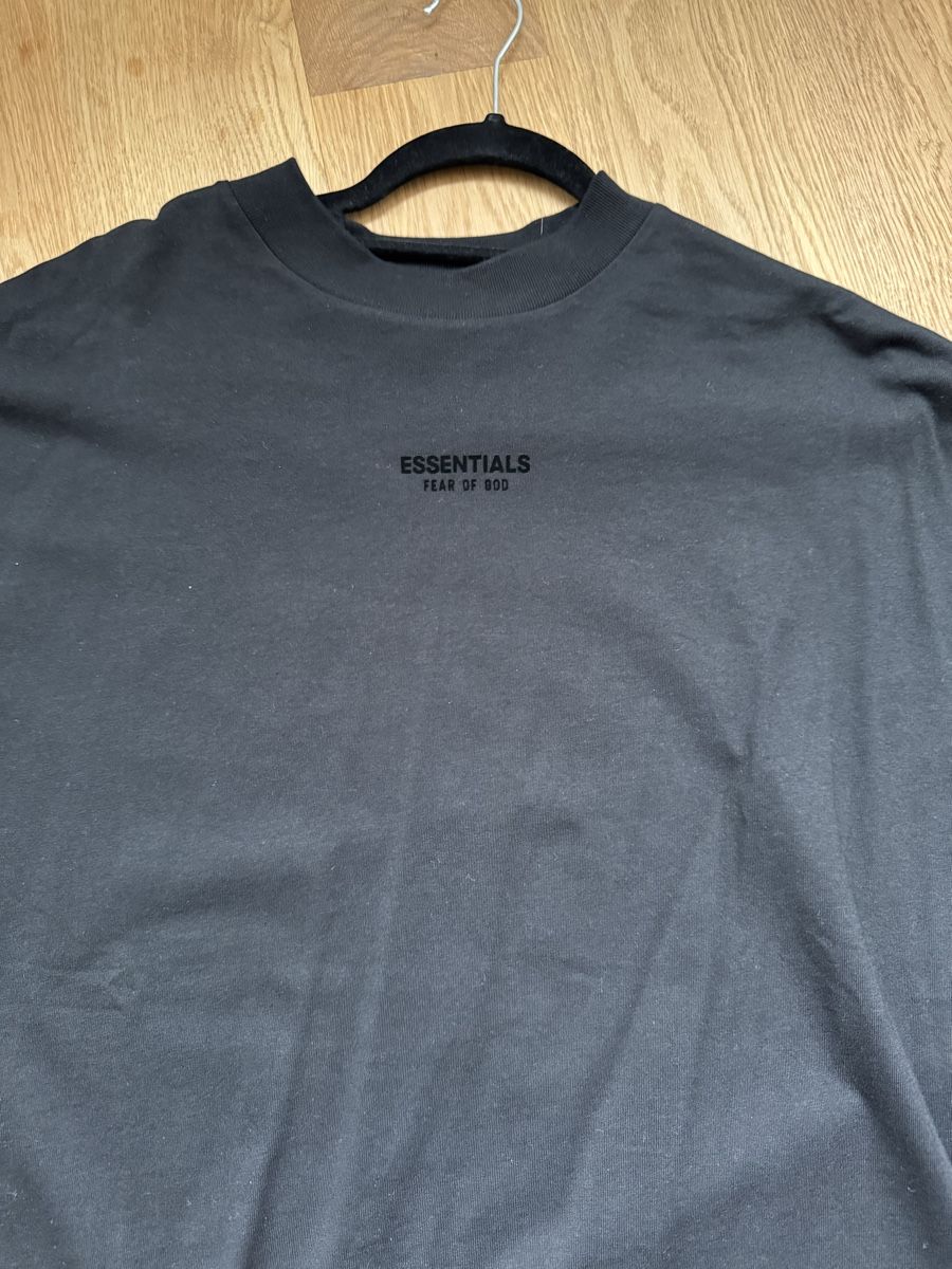 Fear of God T-shirt: Neuwertiges Essentials T-Shirt Grösse M Schwarz – Nuovo e nell'imballaggio originale da Altendorf venduto da FF_26 1