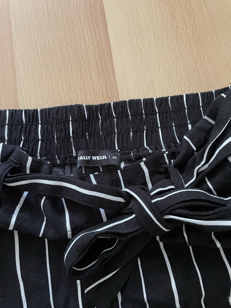 Tally Weijl Pantaloni: Sommerliche Stoffhose, Gr. 40 – Usato da Winterthur venduto da juju_27 2