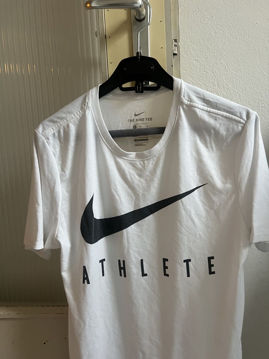 Nike T-shirt: Nike Athlete T-Shirt, Grösse M – Nuovo (secondo la descrizione) da Kirchberg BE venduto da lea_kb6y 1
