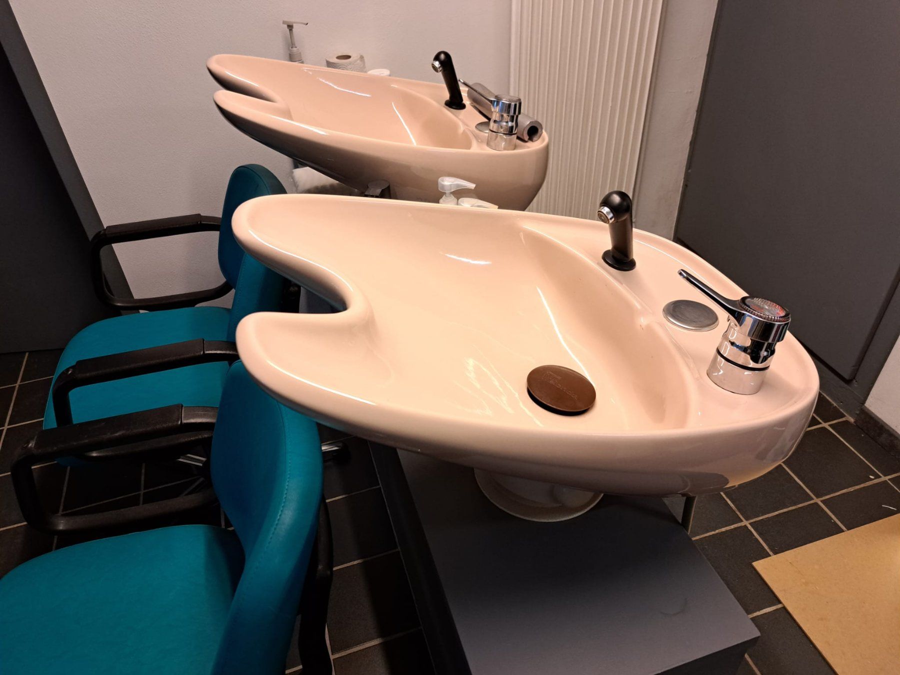 Tavoli da trucco: Vente de mobiliers de salon de coiffure – Usato da Tramelan venduto da jjb_mn7s 2