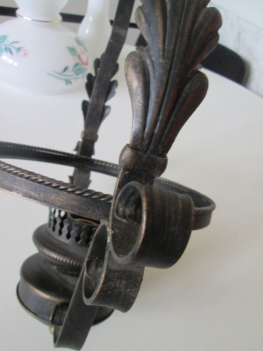 Lampade: Schmiedeeisenlampe mit handbemaltem Glas – Usato da Sementina venduto da babucia 3