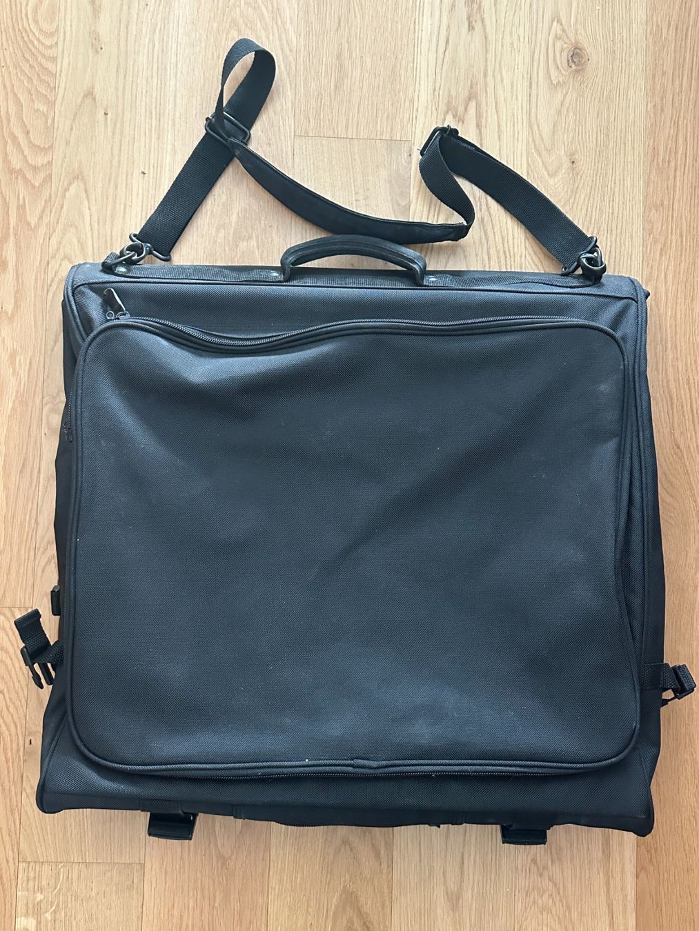Taschen: Reise-Kleidertasche (Suit Bag): – Gebraucht aus Basel von urst2005 2