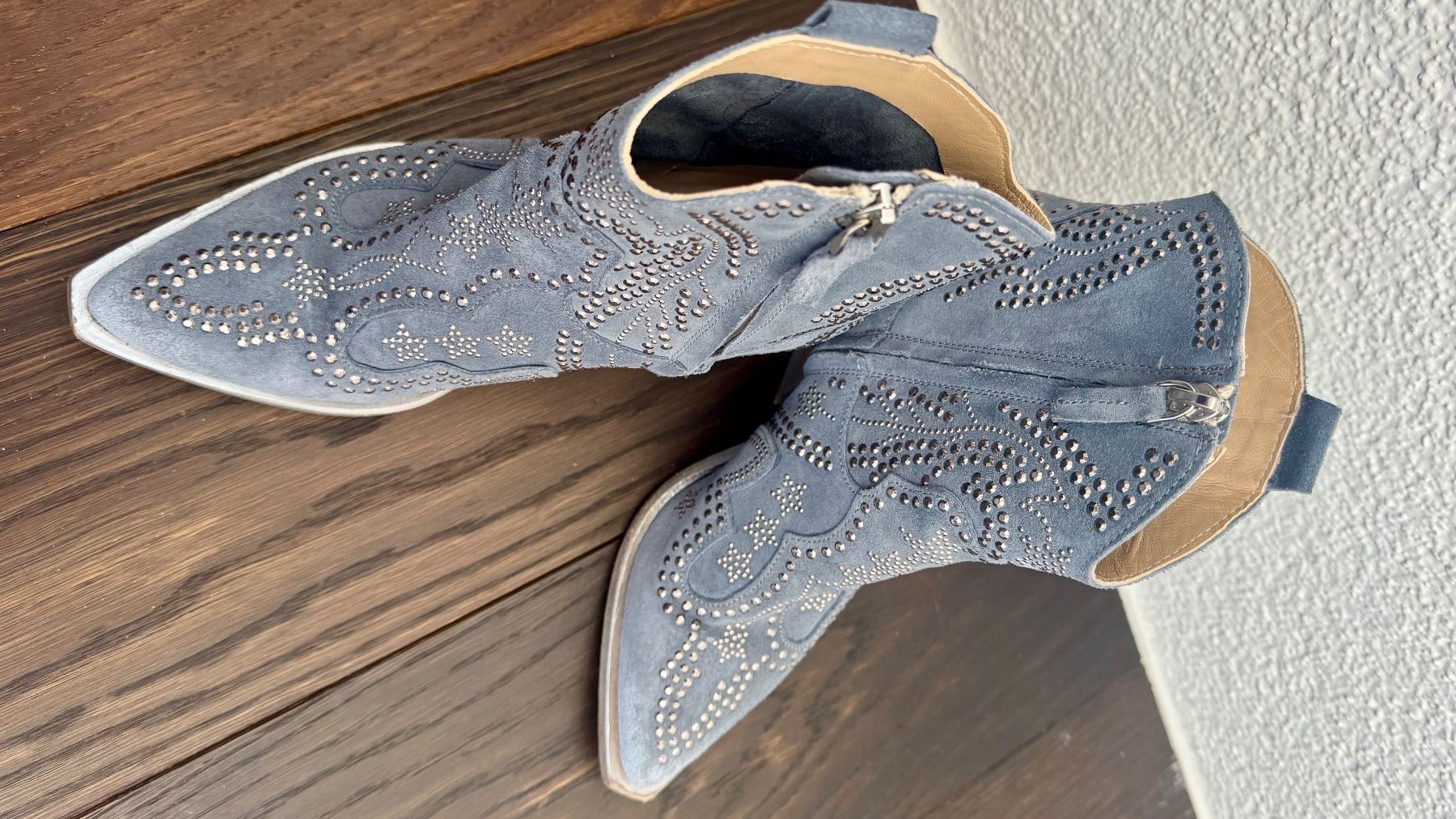 Scarpe da donna: Beautiful Summer boots mit Verzierung – Usato da Zürich venduto da Cosmo_zh