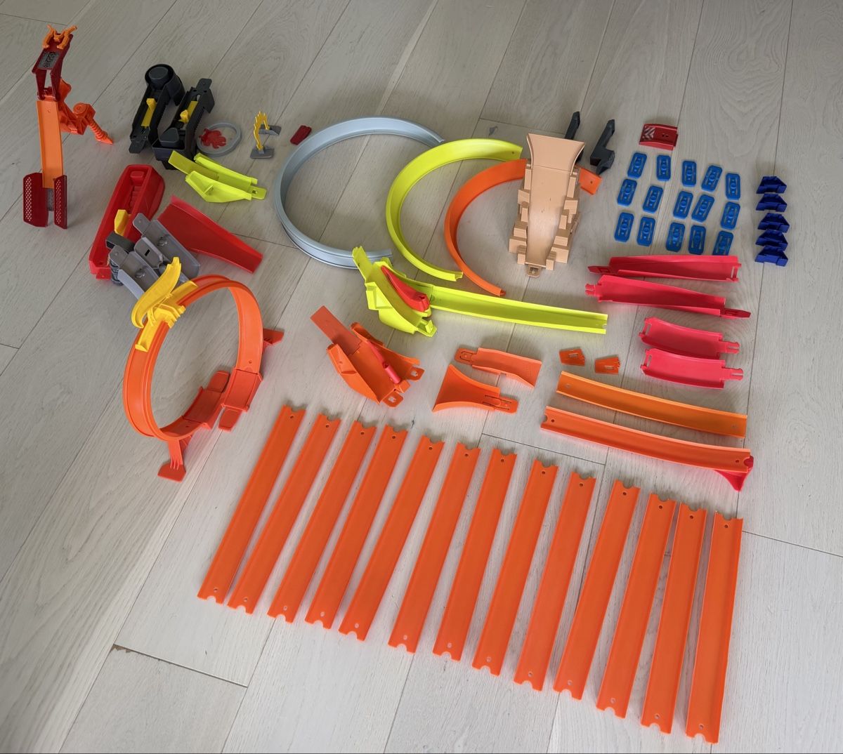 Hot Wheels Giocattoli: Hotwheels Tracks Set – Usato da Zug venduto da Rich03 1