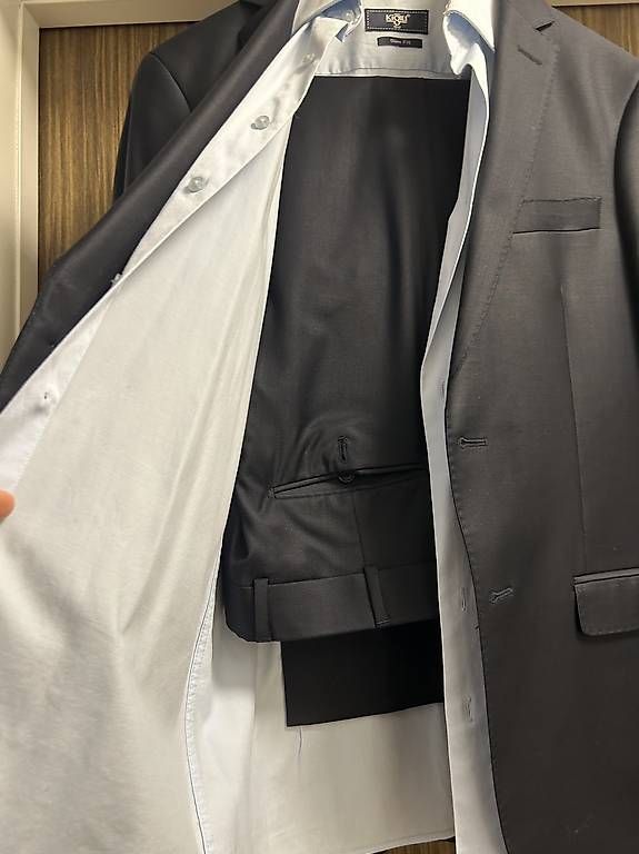 Completi: Herren Anzug in Anthrazit mit Hemd – Usato da Sevelen venduto da ZynpYlds 2