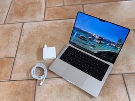 Apple MacBook Pro 14" (2023) - M3 - 16 GB RAM, 1000 GB SSD