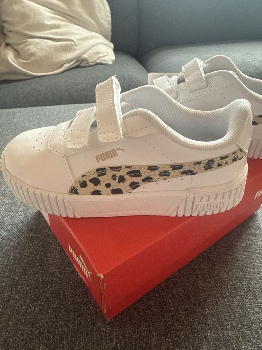 Puma Scarpe per ragazze: Baskets Puma blanches enfant taille 25 neuf – Nuovo e nell'imballaggio originale da Biel/Bienne venduto da d3lux3