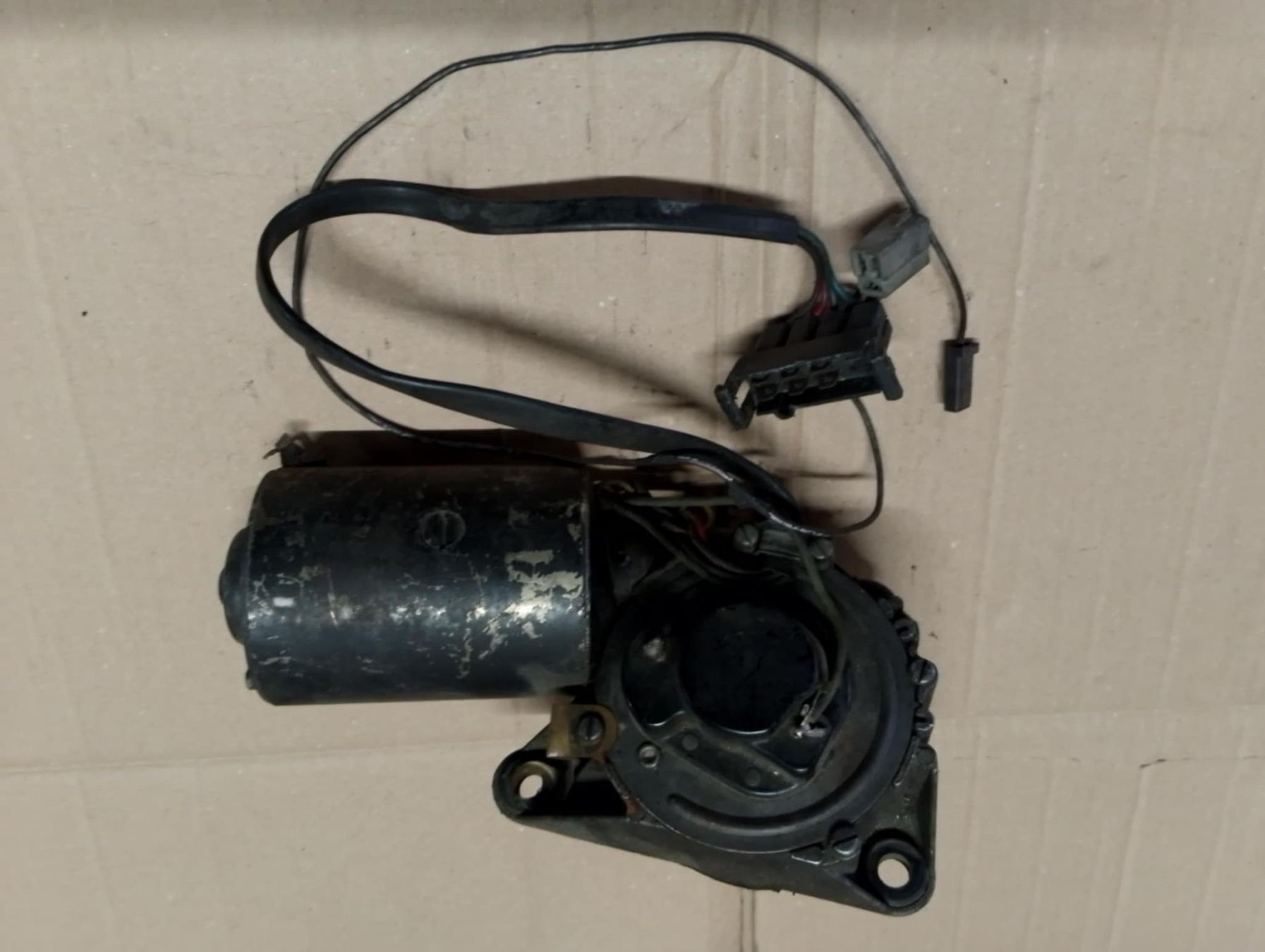 Mopar Tutti pezzi di ricambio auto: Scheibenwischmotor Mopar E-Body – Usato da Niedergösgen venduto da usc_tt5r 1