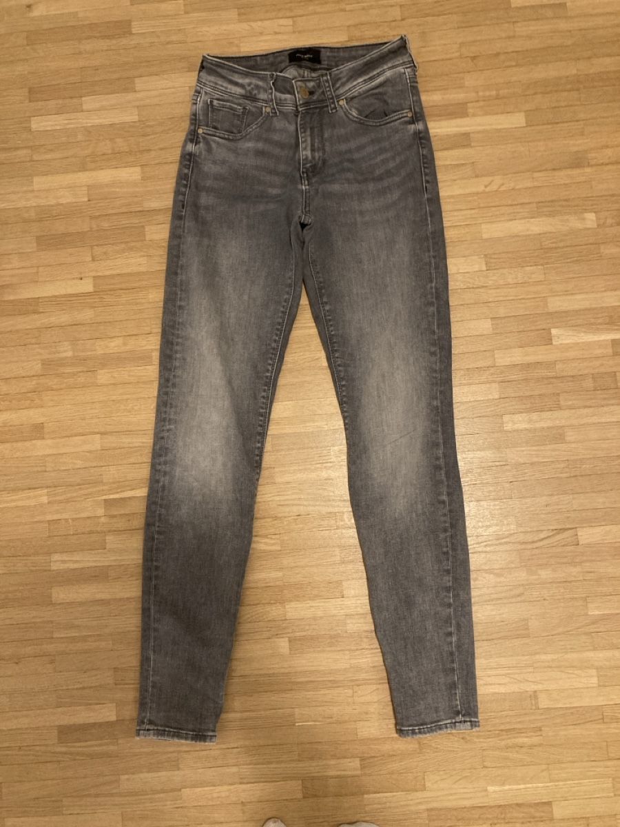 Vero Moda Jeans: Graue Jeans – Usato da Urtenen-Schönbühl venduto da alessibas