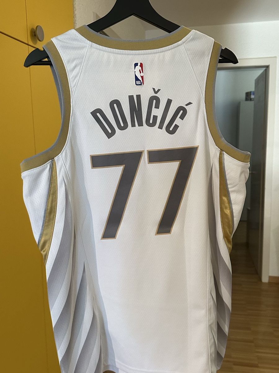 Nike Leibchen & Hosen: Dallas Doncic Jersey NBA Grösse M – Gebraucht aus Frenkendorf von Lele2110 1