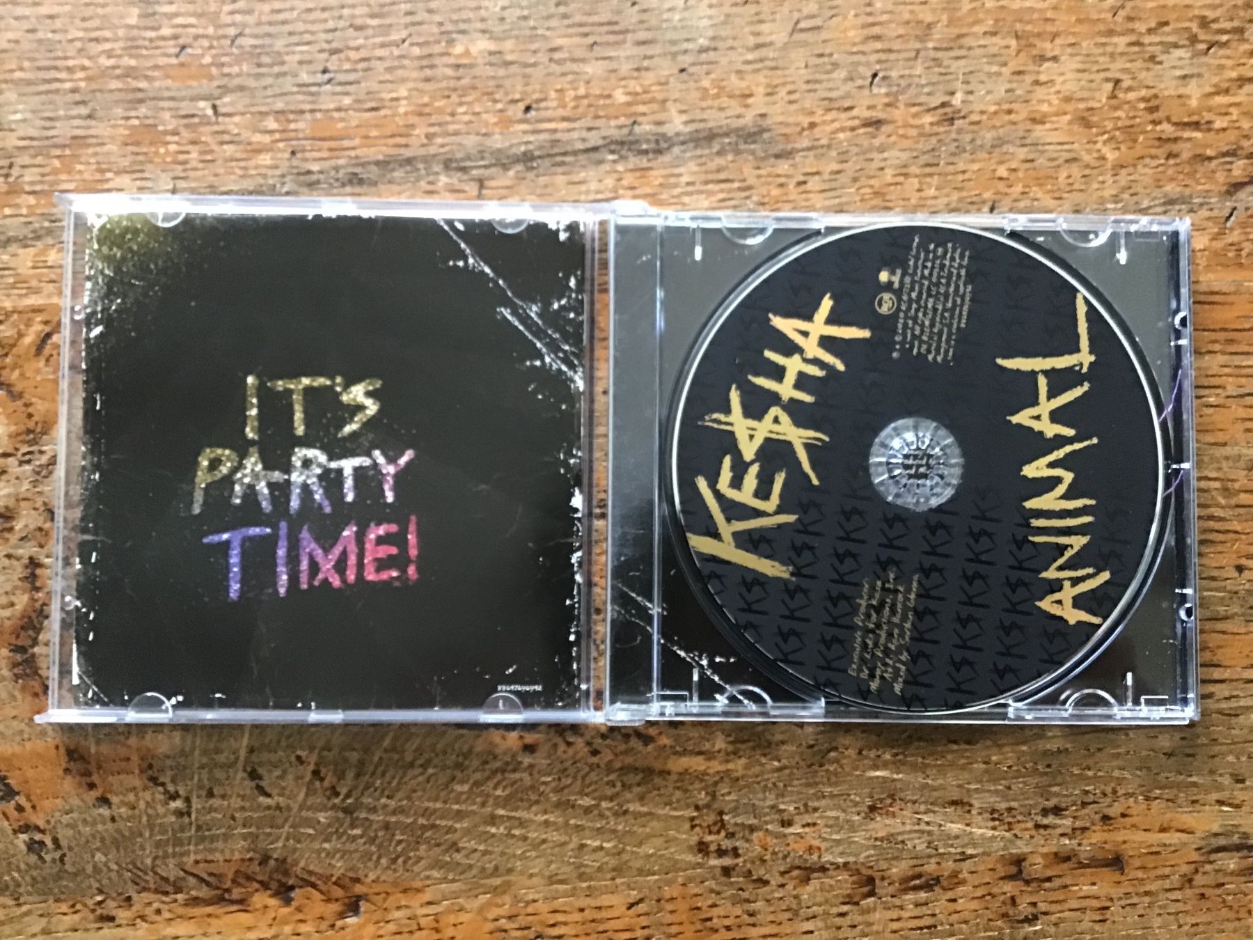 CDs: CD Kesha – D'occasion à Fully par Ruby97 1