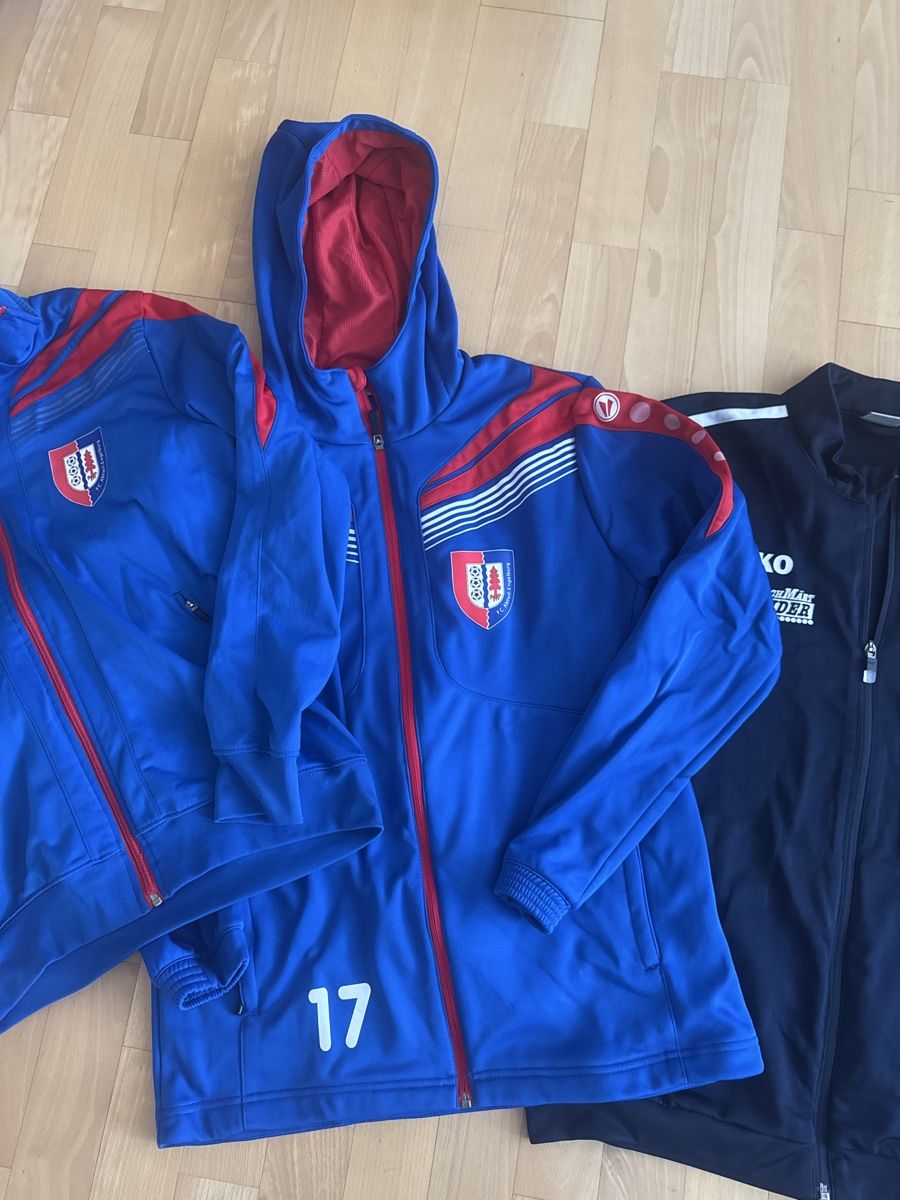 Jako-O Lotti di vestiti: JAKO Trainingsjacken 5 Stück GrS-L – Usato da Abtwil SG venduto da ale2002 2