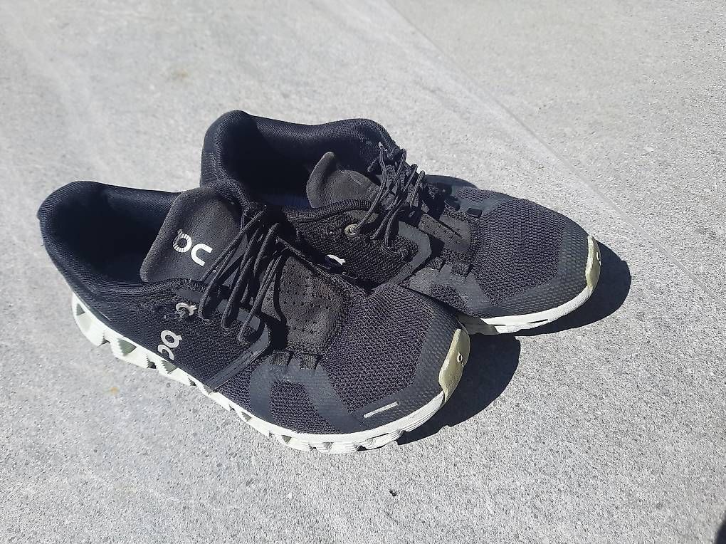 Chaussures femmes: ON Turnschuhe Gr 38.5 – D'occasion à Langenthal par Swissrunner