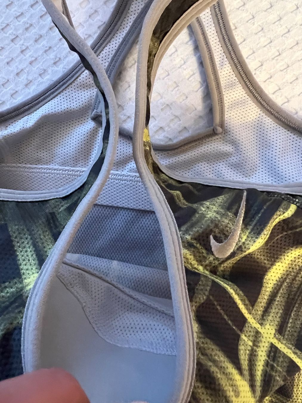 Nike T-shirt: NIKE TANK TOP MIT INTEGRIERTEM BH GR S – Usato da Basel venduto da theo-g77 3
