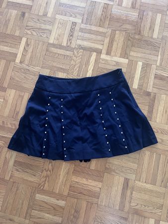 Schwarzer Minirock von Zara mit Nieten, Gr. S - Top!