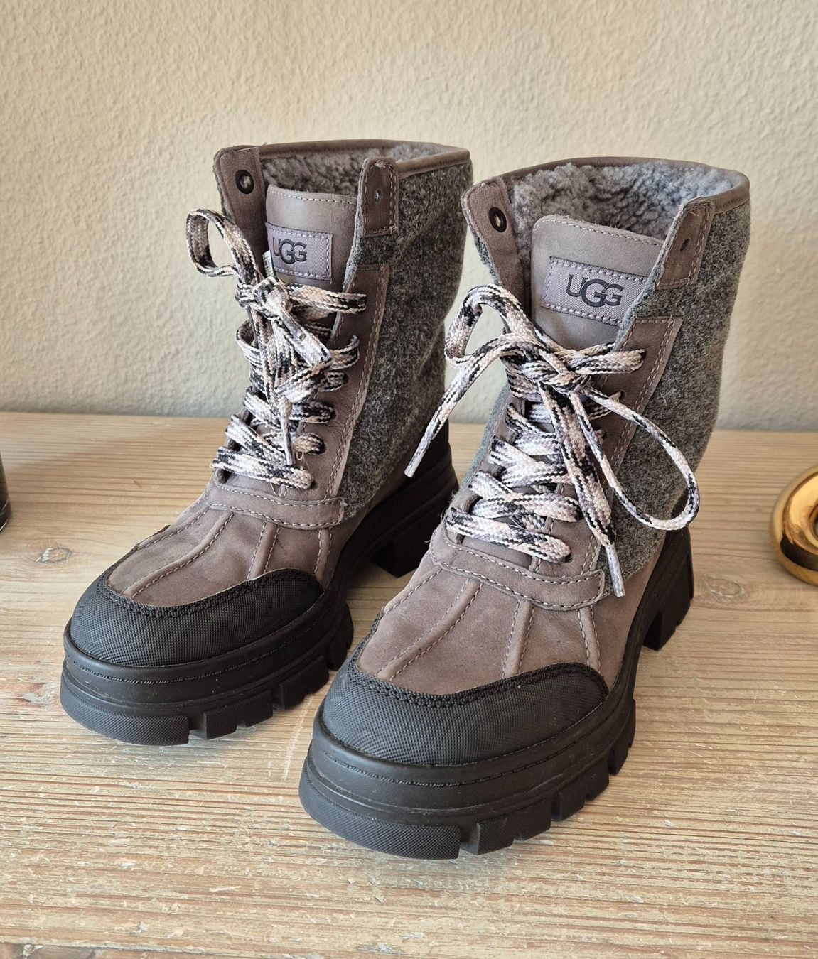 Ugg Damenschuhe: Ugg Winter Stiefel Gr. 37 – Neu (gemäss Beschreibung) aus Tagelswangen von GABGABFI
