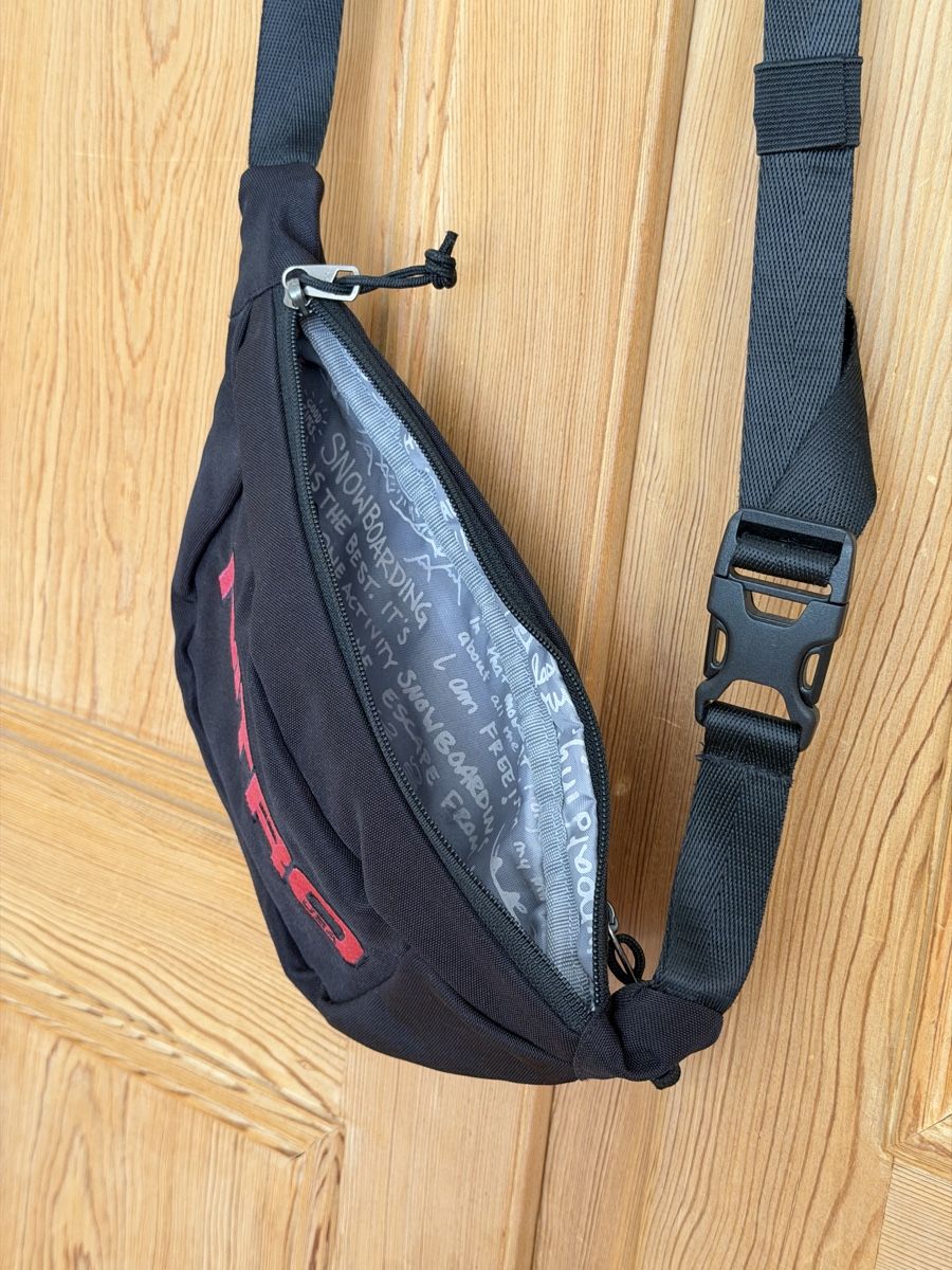 Taschen: Nitro Snowboards Bauchtasche Schwarz Pink – Gebraucht aus Samedan von K7kgh 1