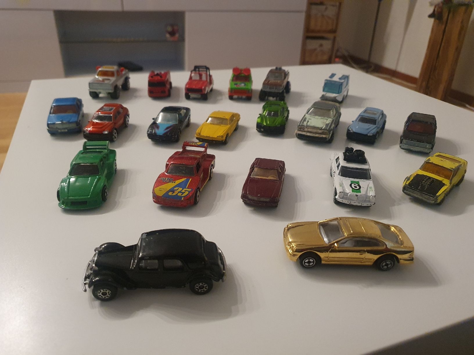 Spielzeuge: Sammlung von 21 Matchbox Autos, verschiedene Modelle – Gebraucht aus Erlinsbach von conc7 1