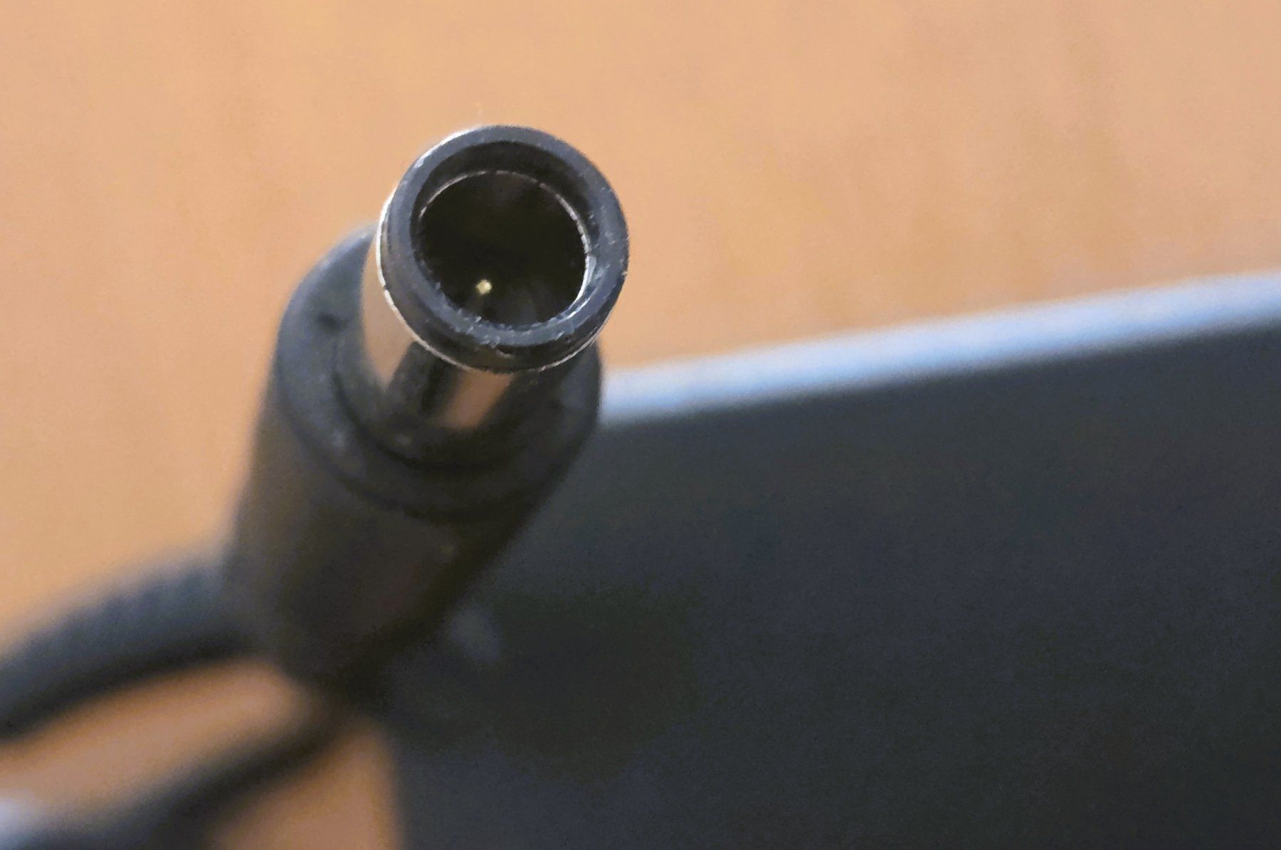 Hewlett Packard Caricabatterie: ORIGINAL HP ADAPTER 65W / HP LADEGERÄT - HP 65W – Usato da Brüttisellen venduto da Nighttrain 3
