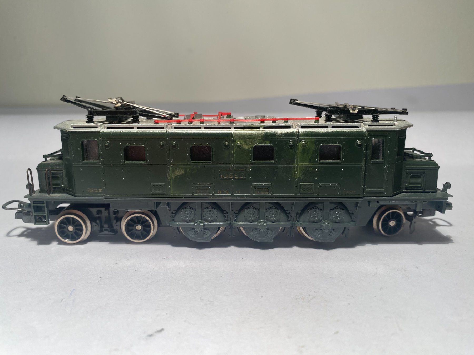 Lima Modelleisenbahnen: LIMA E-Lok Ae 3/6 der SBB 208117 grün DC – Defekt aus Buchrain von Modellbahn11 1