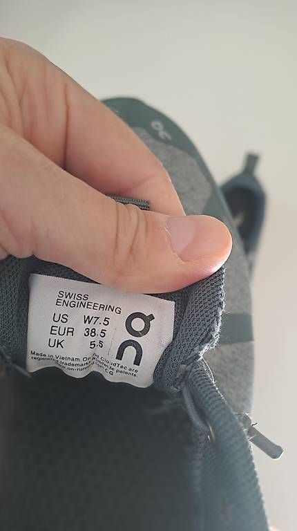 Chaussures femmes: ON Cloud Salbei Grün 38.5 – D'occasion à Adliswil par missmoonymoon 2