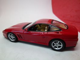 Ferrari F550  - rosso - von Minichamps = top Qualität