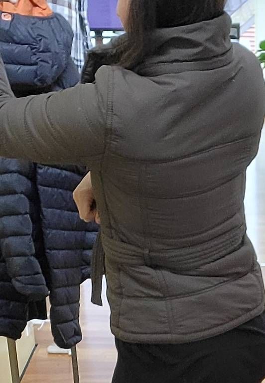Giacche: Moderne ONLYJacke – Usato da Kehrsiten venduto da Mchopard 1
