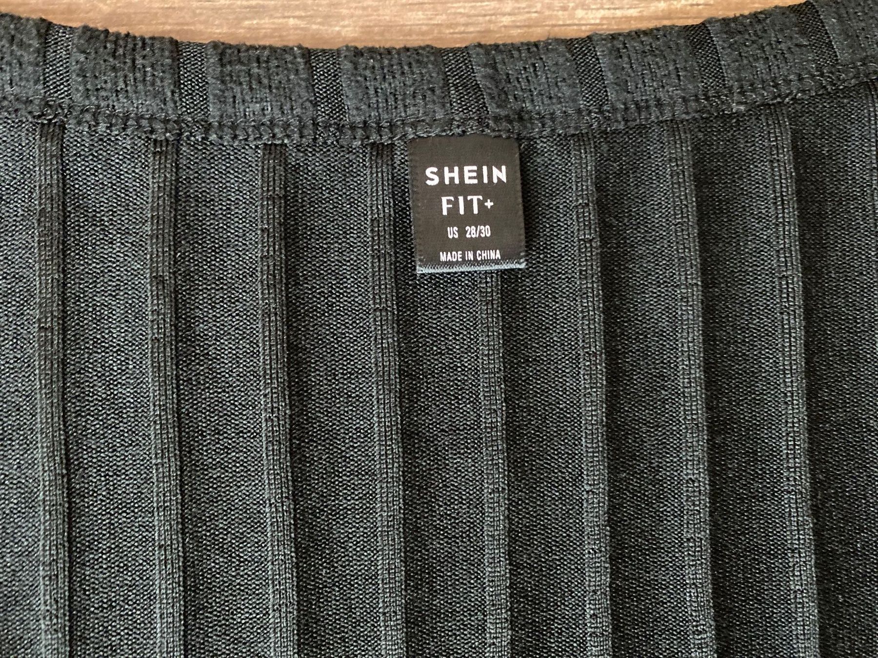 Shein Maglioni & Felpe: Oberteil Pullover kurz schwarz Gr. 56 – Usato da Pratteln venduto da a23_j2gs 9