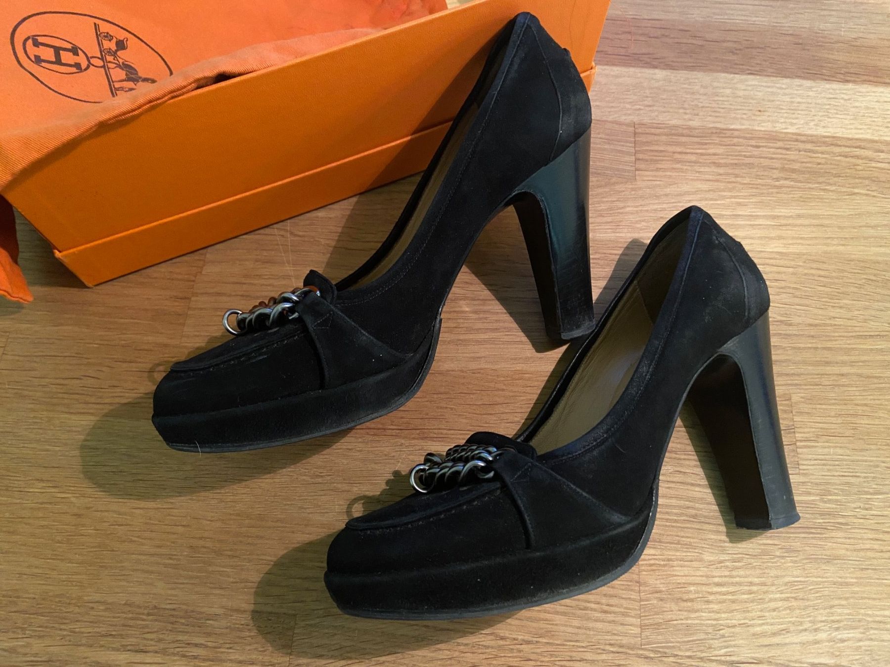 Hermès Scarpe da donna: Hermes | schwarzer Pumps, Wildleder, Grösse 38 – Usato da Urdorf venduto da Kandis02 1