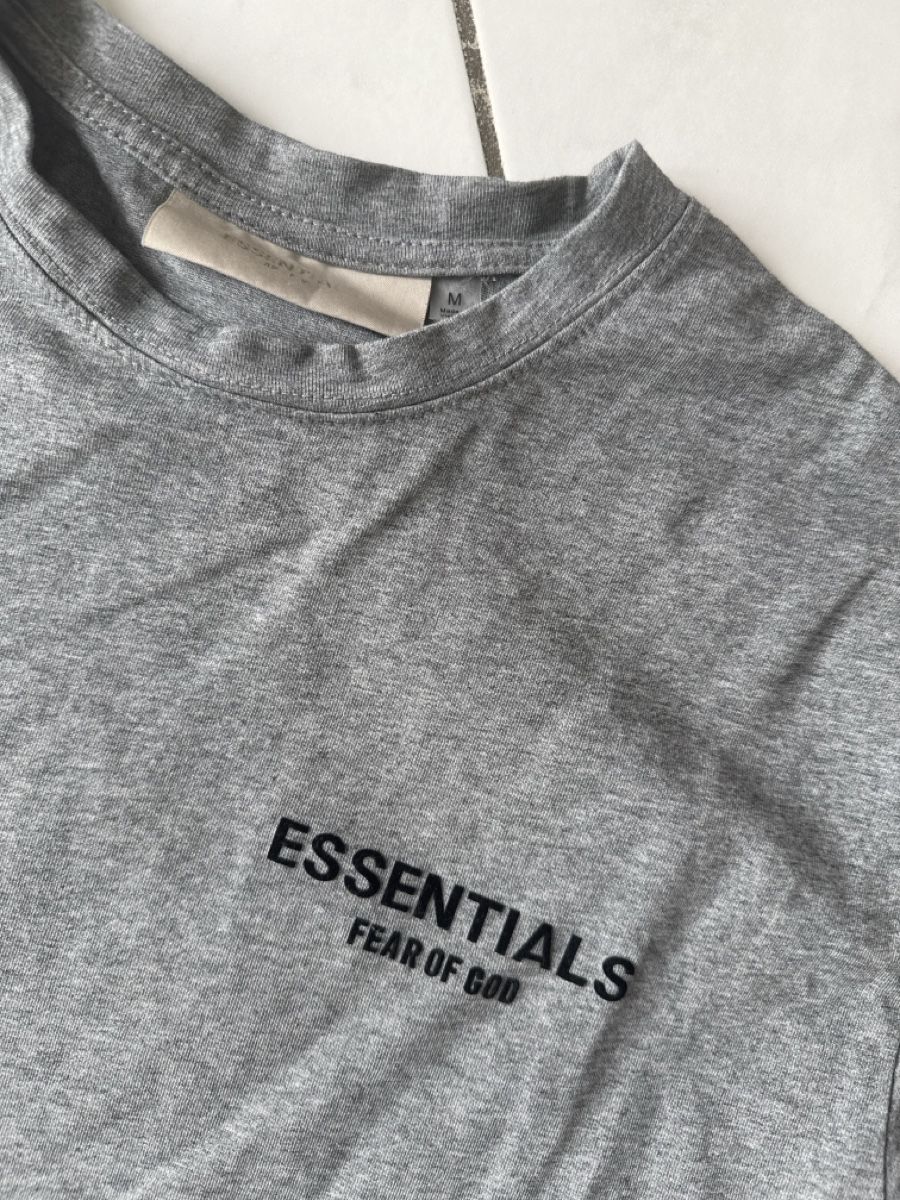 T-shirt: Shirt Gr M Essentials – Usato da Zell ZH venduto da Guffos 1