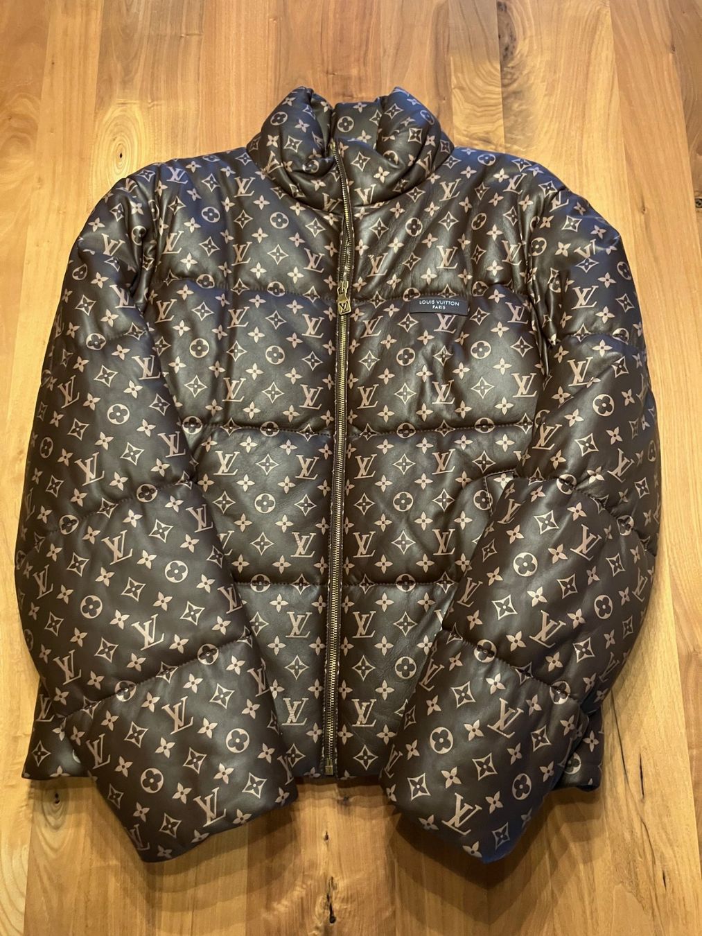 Louis Vuitton Giacche: Louis Vuitton Monogram Pufferjacke Gr. 50 – Nuovo e nell'imballaggio originale da Zäziwil venduto da Bewy1
