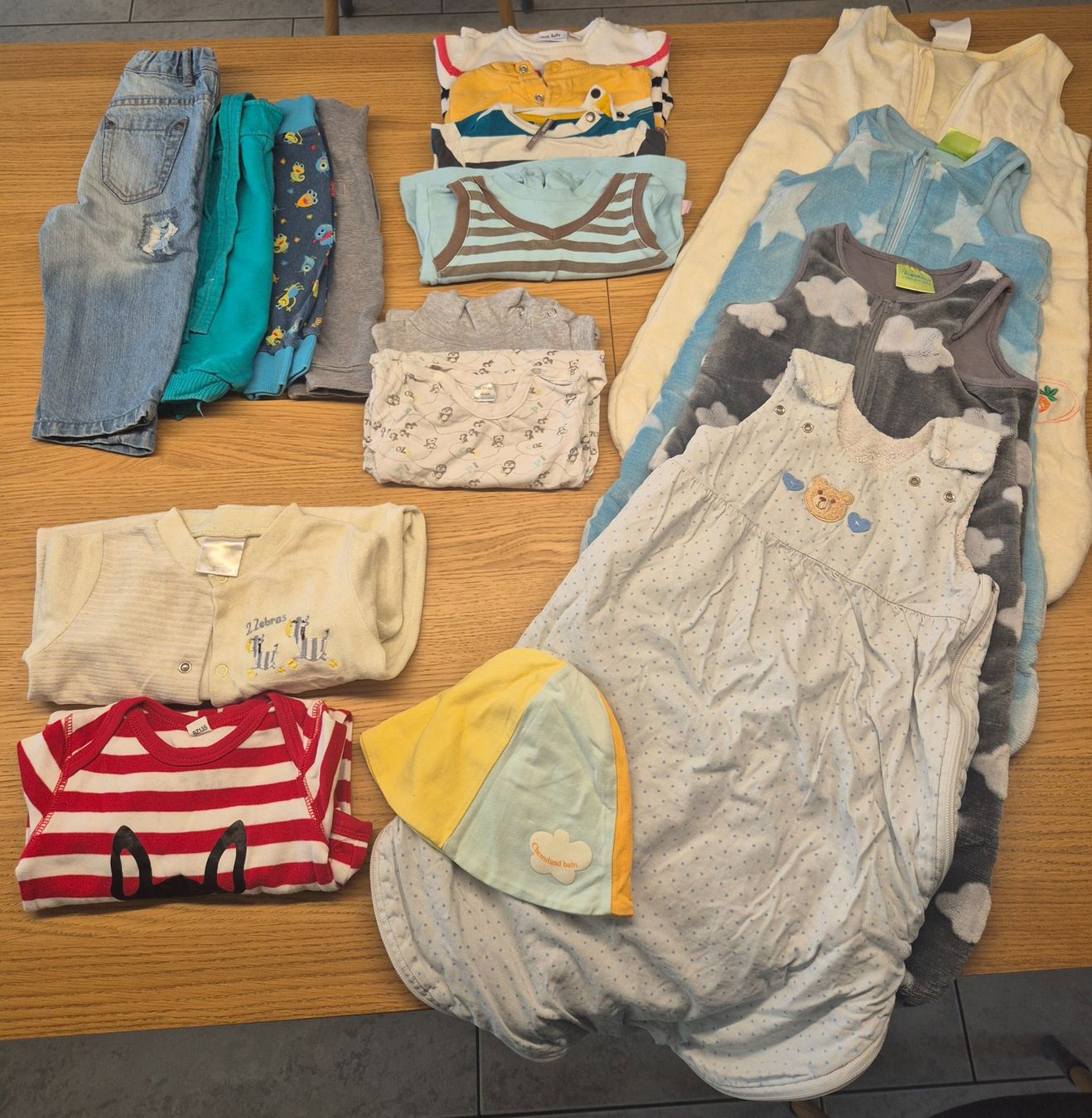 Lotti & Set di vestiti: Kleider Paket 5, 17 Teile, Winter, Grösse 68 – Usato da Menzingen venduto da bostit69