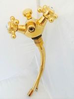 Armatur  speziell  goldfarbig eloxiert