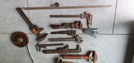 Antikes werkzeug lot. Antikes messband mit leder . bernina