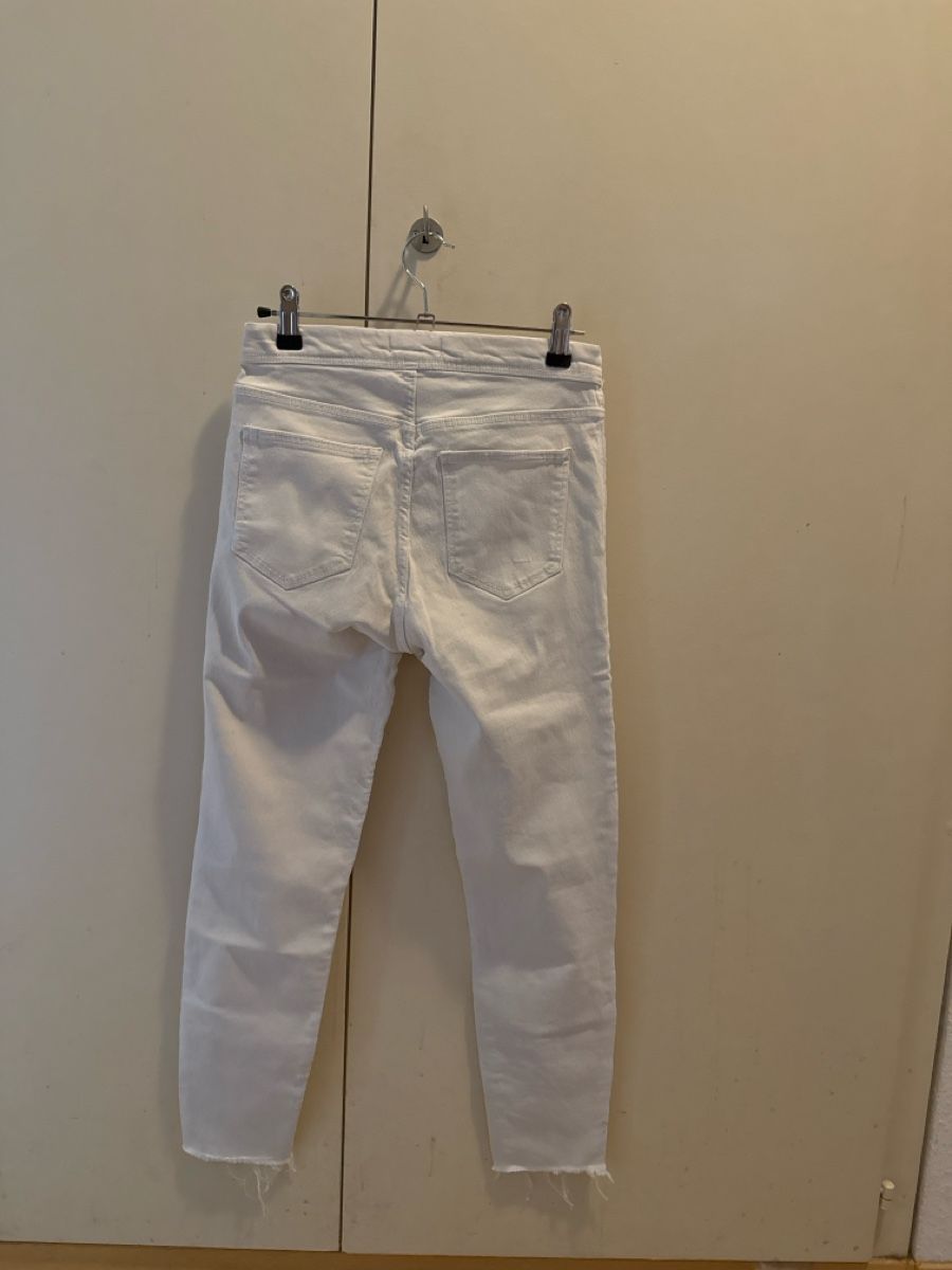 Bershka Jeans: Jeans blanc  – Usato da Châtelaine venduto da ant_6rpw 1
